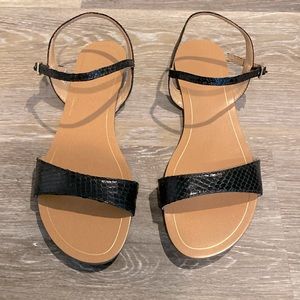 Womens strappy flat sandal